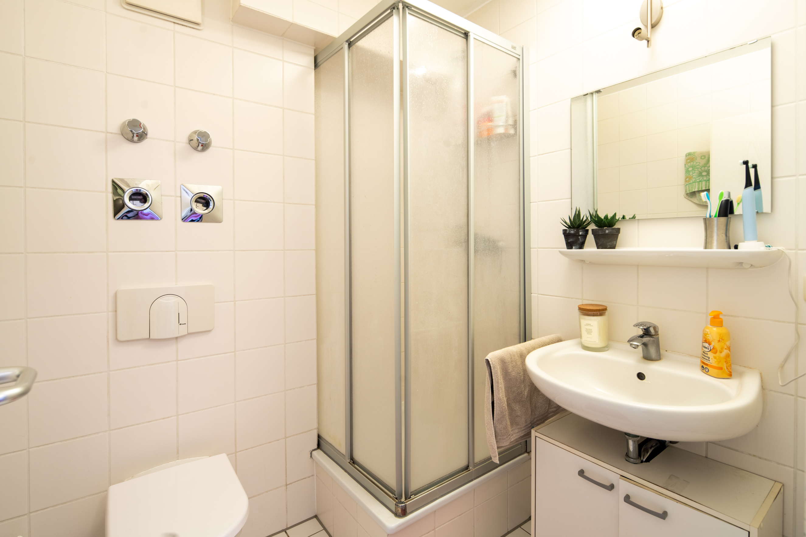 Badezimmer mit Dusche