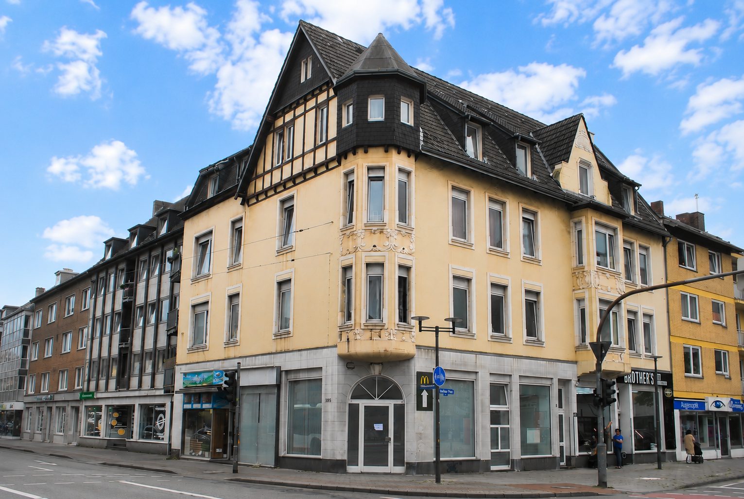 Dach und Giebel mit Baujahr 1903