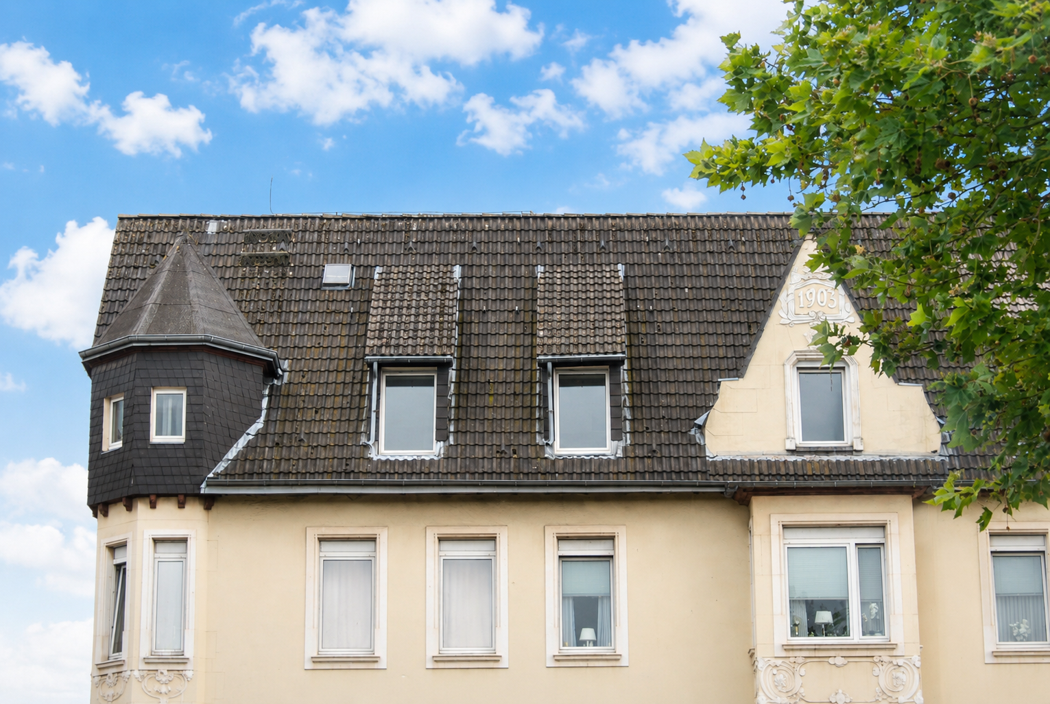 Fachwerkgiebel mit Erkerturm