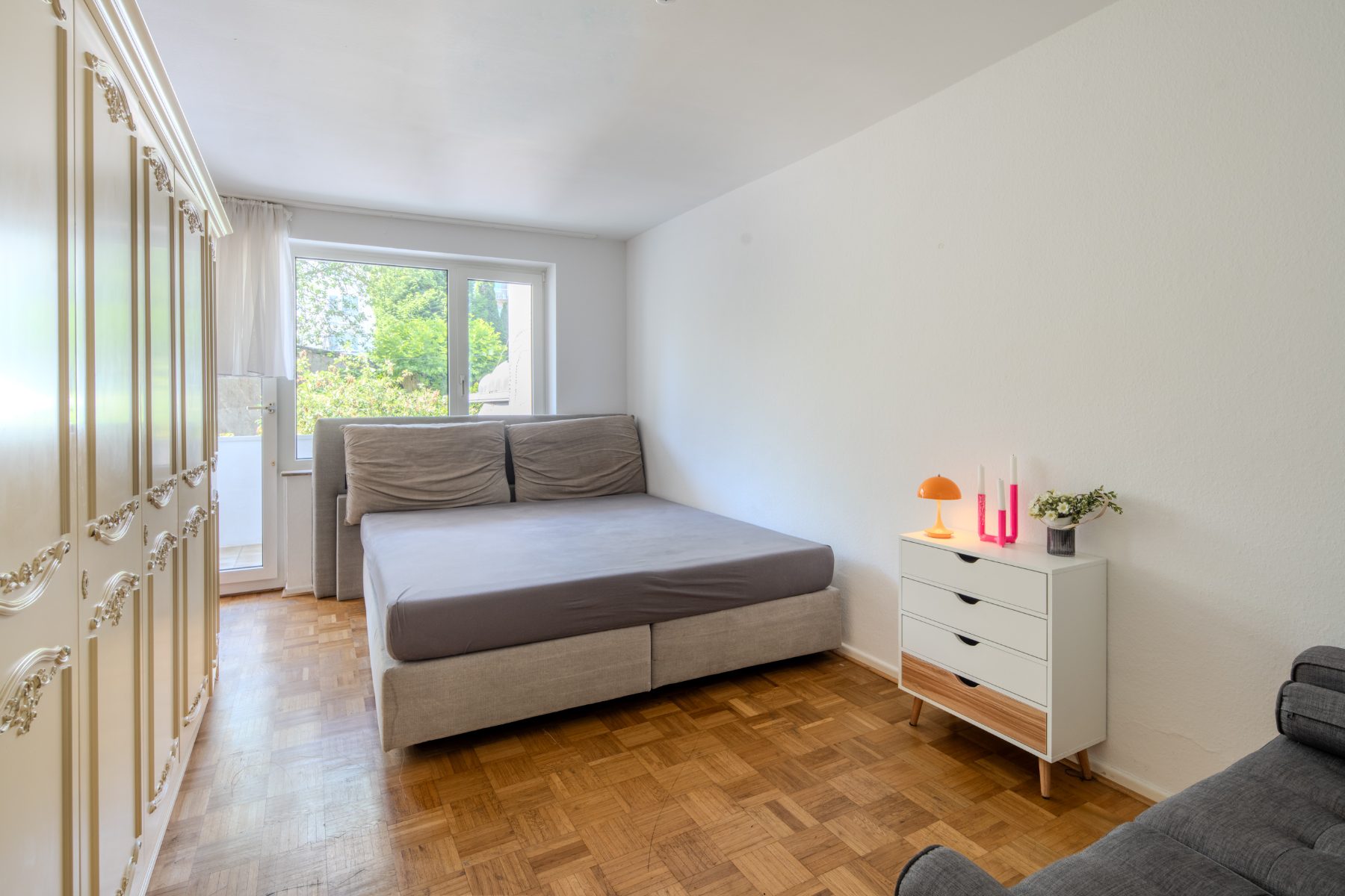 Schlafzimmer mit Balkonzugang