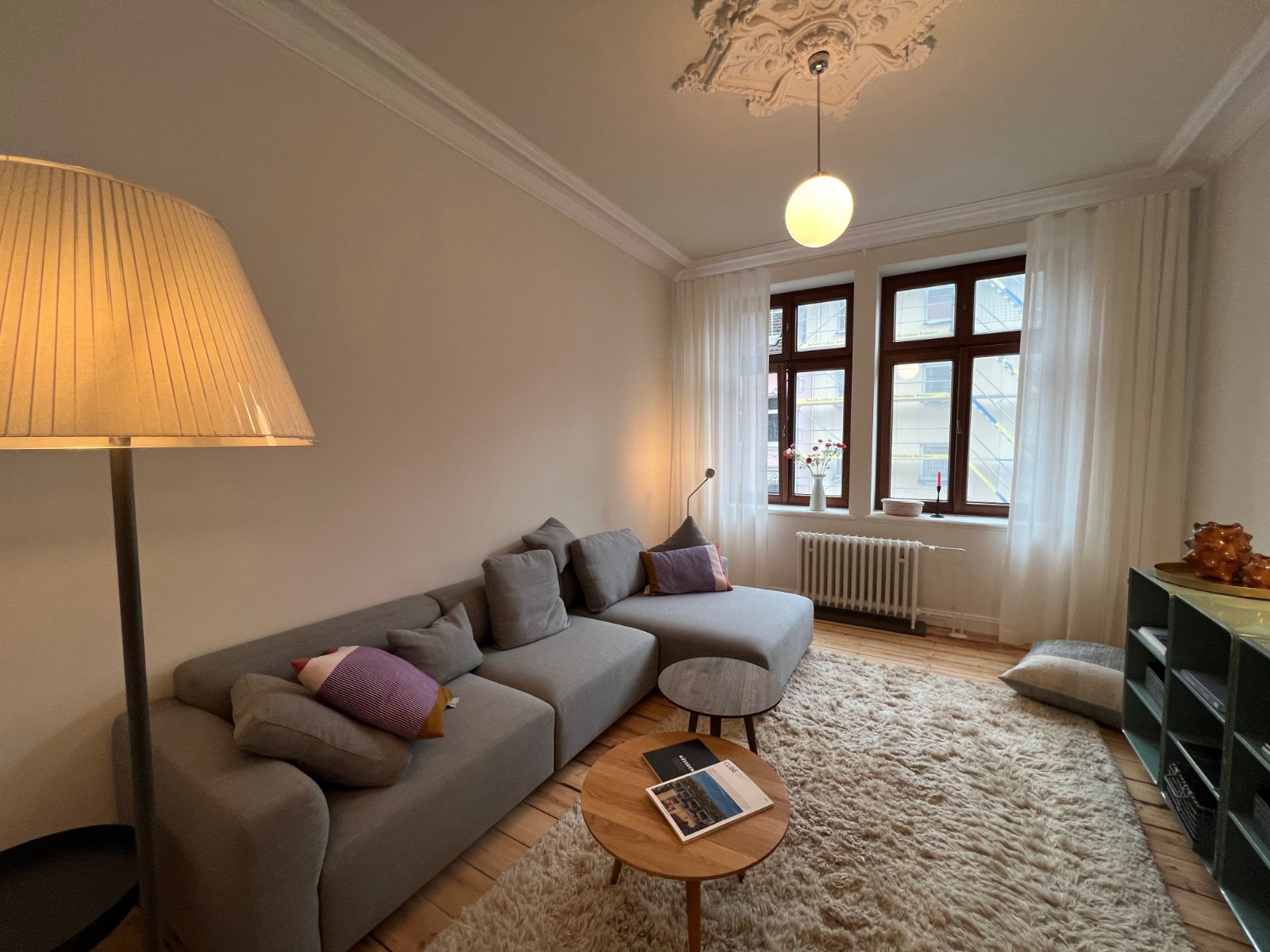 Wohnzimmer mit Stuckrosette